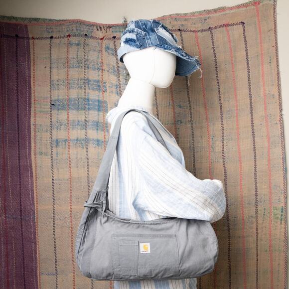 Custom upcycled carhartt shoulder bag - Picture 2 of 6